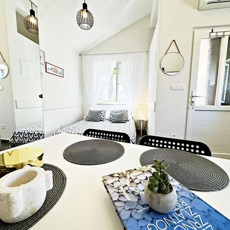 Studio Apartment Matoni Postira Eksteriør billede