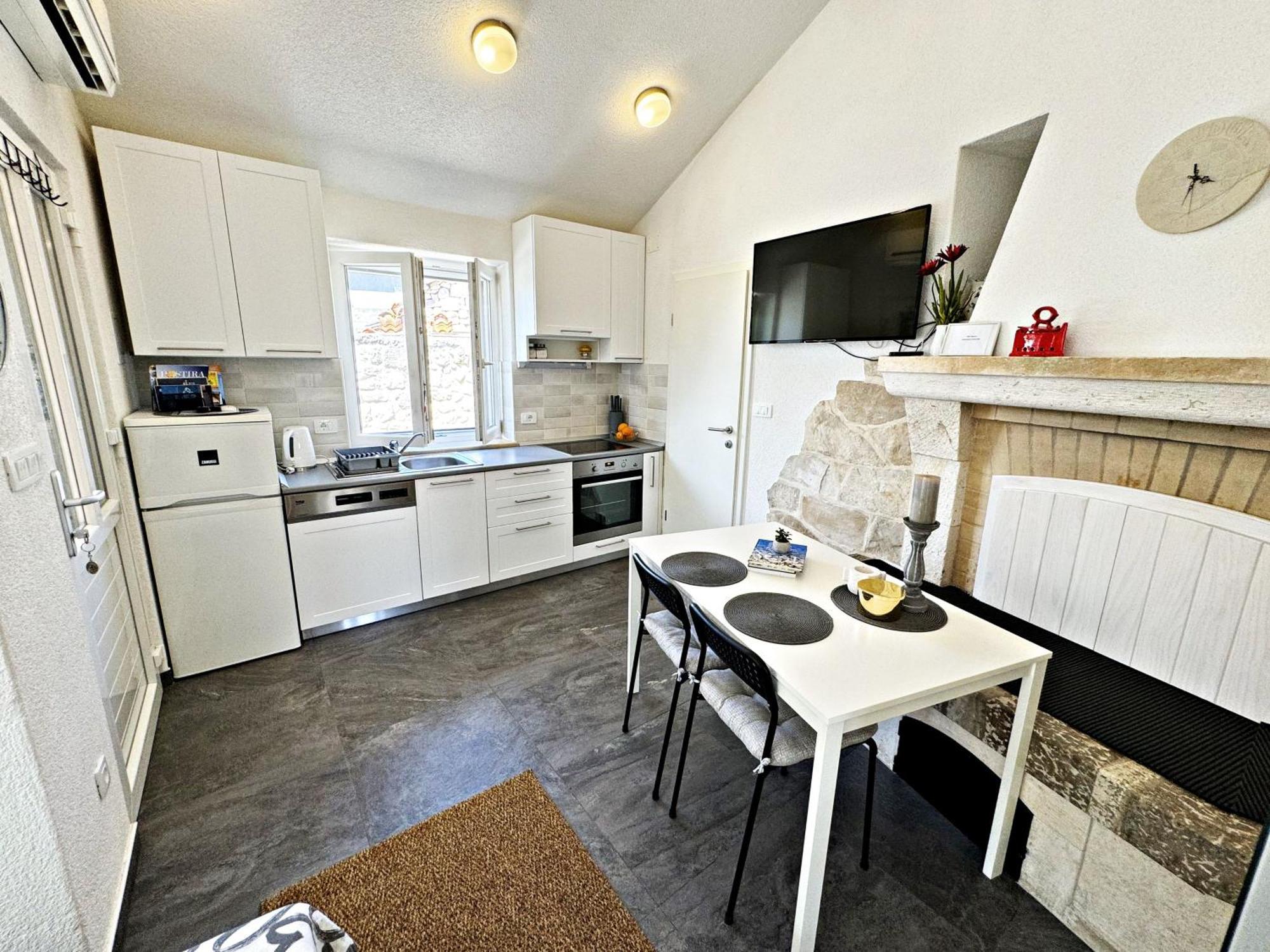 Studio Apartment Matoni Postira Eksteriør billede