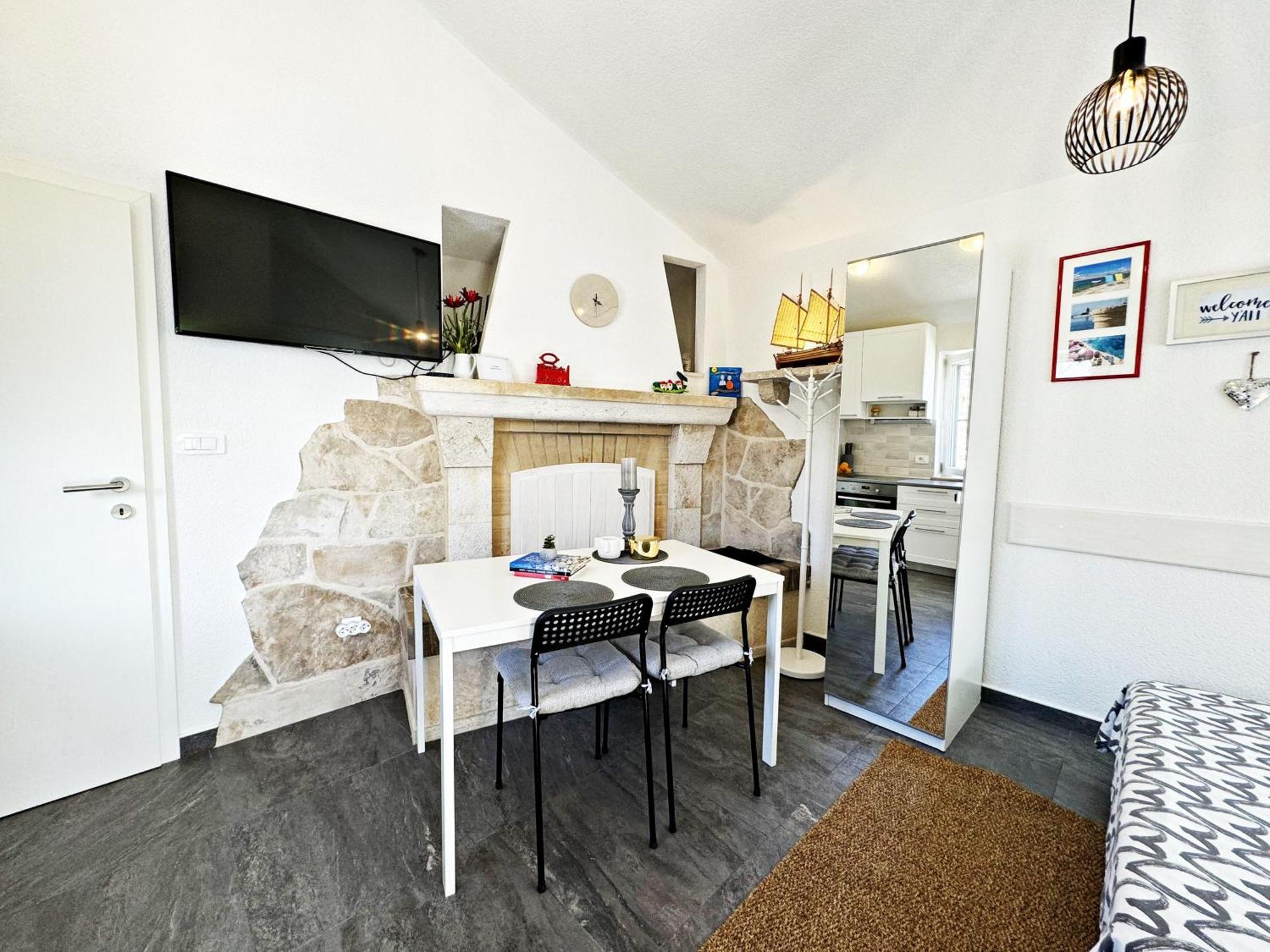 Studio Apartment Matoni Postira Eksteriør billede