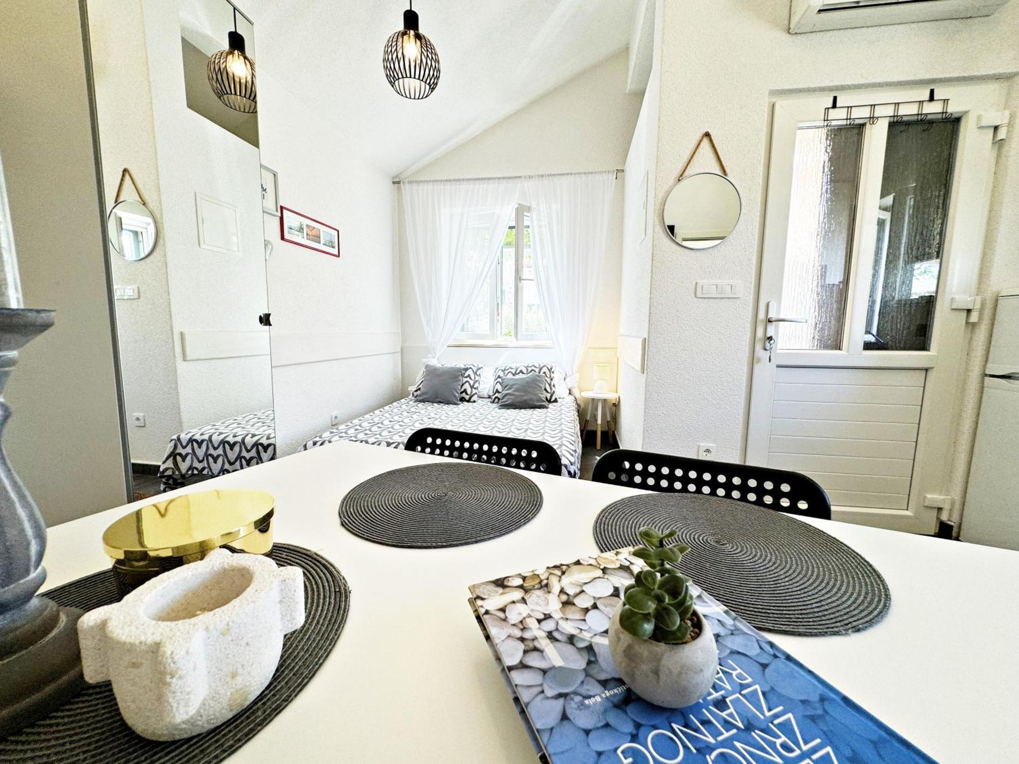 Studio Apartment Matoni Postira Eksteriør billede